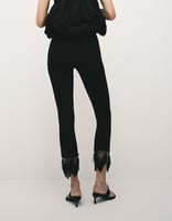 ASOS DESIGN – Caprihose aus Ponté-Stoff in Schwarz mit Fransensaum