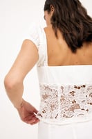 Top mit Spitzendetail