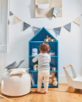 Kave Home Celeste Kinderhaus Regal in MDF blau 50 x 105 cm