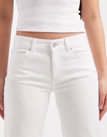 Only – Blush – Jeans in Weiß mit mittelhohem Bund und geradem Schnitt