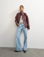 Topshop Bomberjacke aus Kunstleder mit Stehkragen und Tunnelzug in Burgunderrot, Bild 1 von 4