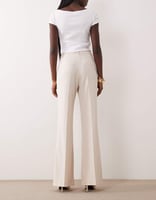 ASOS DESIGN – Snatch – Elegante Schlaghose in Creme