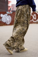 BOBBI BAGGY PANTS - Stoffhose - green