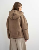 Topshop Kapuzenjacke aus Shearling mit Knebelverschluss in Braun, image 1 of 4