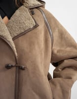Topshop Kapuzenjacke aus Shearling mit Knebelverschluss in Braun, image 3 of 4