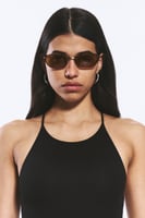 WEEKDAY UNISEX-SONNENBRILLE MIT OVALEM METALLRAHMEN