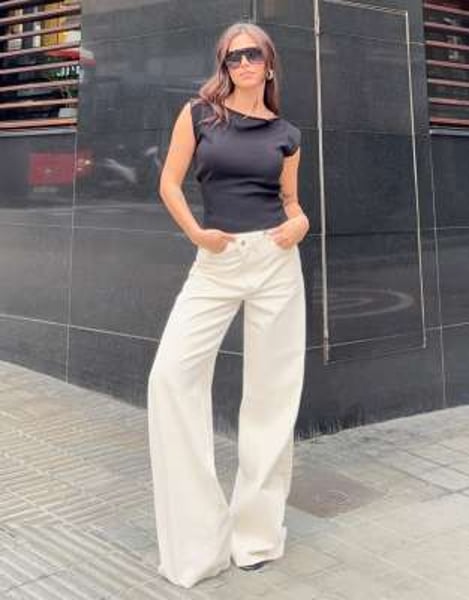 Bershka – Jeans in Ecru mit weitem Bein