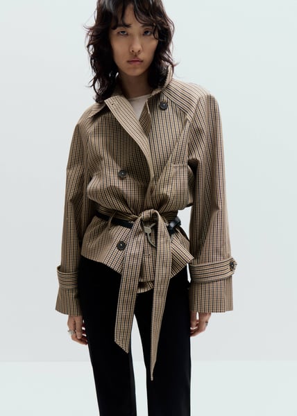 Kurzer Trenchcoat mit Karomuster und Gürtel