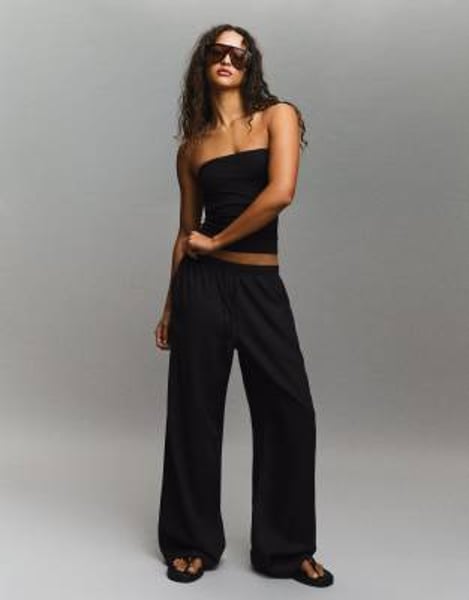 Bershka Petite – Hose in Schwarz mit hohem Leinenanteil