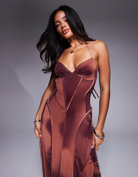 ASOS DESIGN – Netzstoff-Maxikleid mit sichtbarer Ziernaht und verschwommenem braunem Blumenmuster