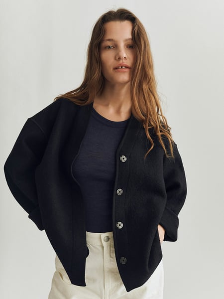 Damenstrickjacke aus gekochter Wolle