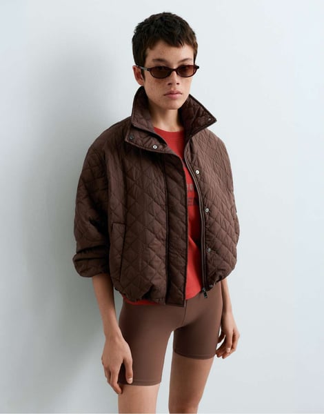 OYSHO Fellex® kurze gepolsterte Jacke in Kakaobraun