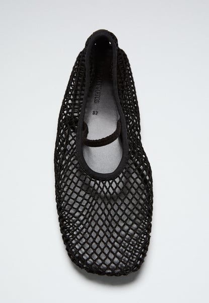 Mesh-Ballerinas mit Riemen