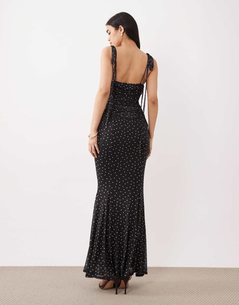 ASOS DESIGN – Kleid aus Netzstoff mit Schwalbenschwanz