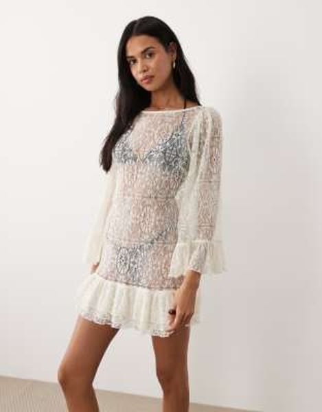 Miss Selfridge – Mini-Strandkleid aus Spitze in Cremeweiß mit Puffärmeln und Rüschen