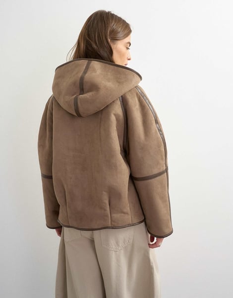Topshop Kapuzenjacke aus Shearling mit Knebelverschluss in Braun