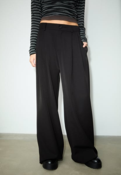 Stradivarius WIDE LEG SMART WITH DARTS - Trousers - black