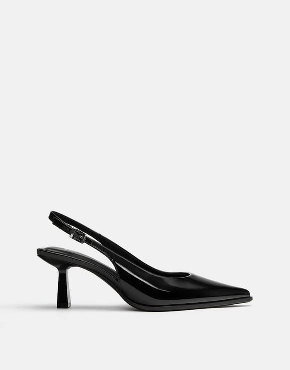 Pull&Bear – Vinyl-Slingback-Schuhe in Schwarz mit Kitten-Absatz