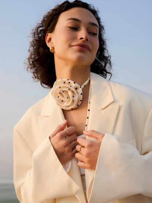 ICRUSH Rose Embrace White Choker