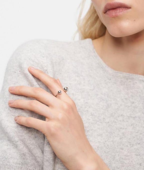 Liebeskind Ring mit Kugel-Details
