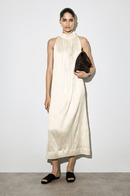 COS  Midikleid aus Satin in Knitteroptik - Ecru