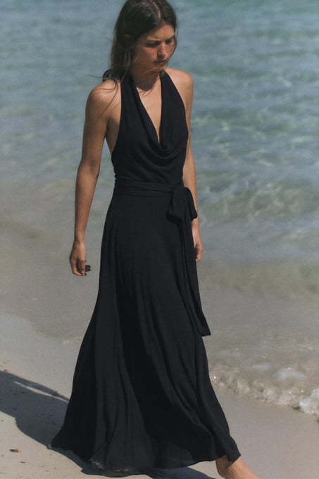 MITTLANGES HALTERNECK-KLEID AUS GAZE MIT SCHLEIFE