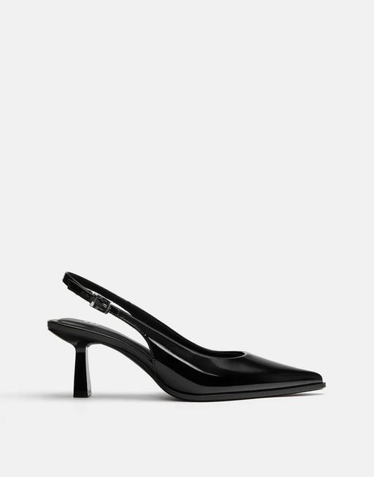 Pull&Bear – Vinyl-Slingback-Schuhe in Schwarz mit Kitten-Absatz