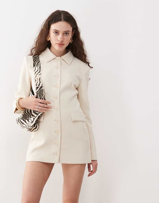 Lioness – Cheri – Elegantes Blazer-Minikleid in Creme mit Knopfleiste und Strukturmuster