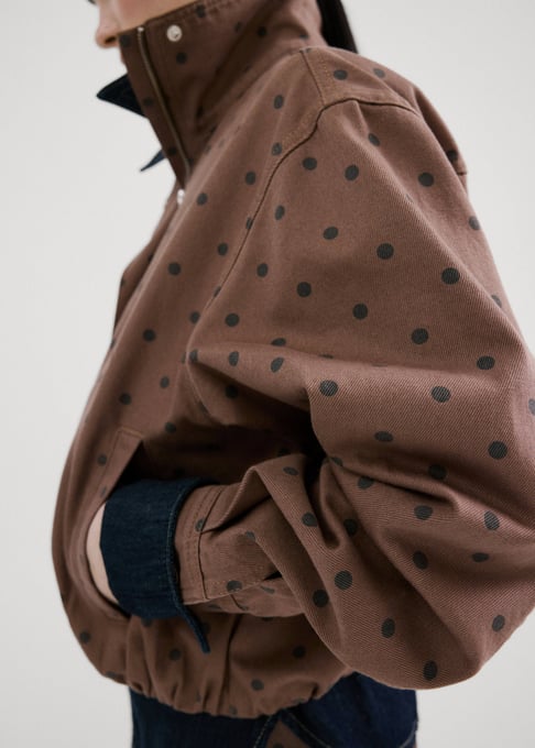 Bomberjacke aus Jeans mit Polka Dots