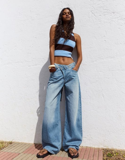 Wide-Leg-Jeans mit überkreuztem Bund