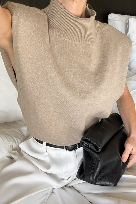 hochgeschlossenes Stricktop mit Schulterpolstern Beige