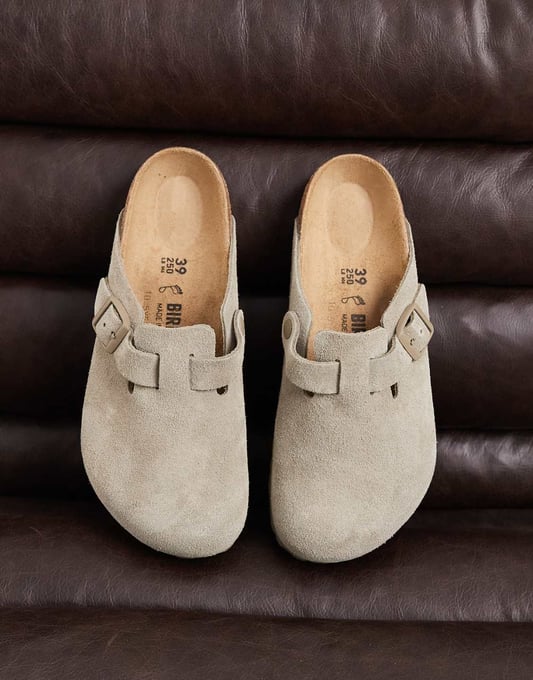 Birkenstock Boston Clogs aus Wildleder in verblasstem Khaki