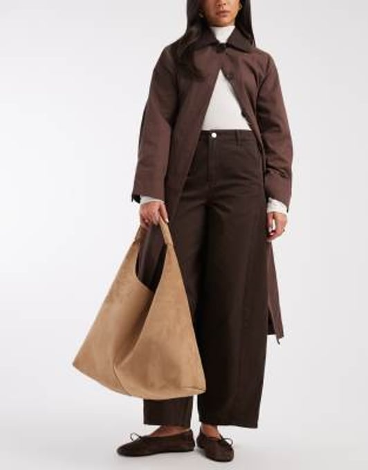 ASOS DESIGN – U-förmige Tragetasche aus Wildlederimitat in Keksbraun | ASOS