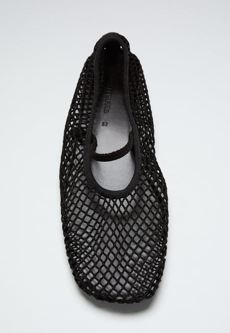Mesh-Ballerinas mit Riemen