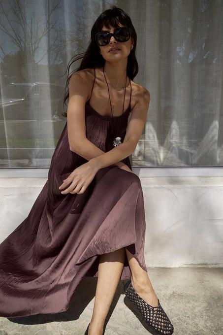 Trägerkleid mit gerafftem Volumen