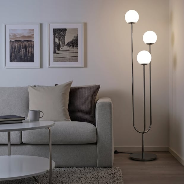 IKEA SIMRISHAMN Standleuchte, verchromt/opalweiß Glas
