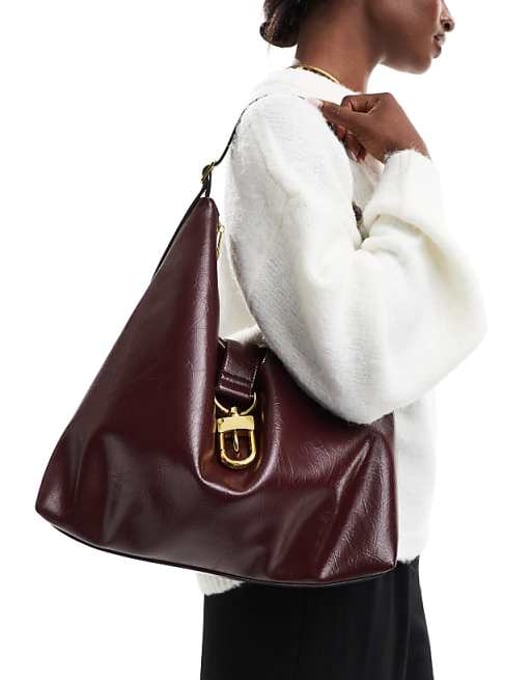 ASOS DESIGN – Weiche Tragetasche in Burgunderrot mit auffälligem Schnallendetail
