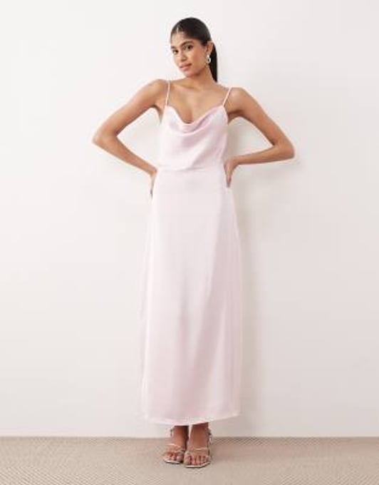 VILA – Maxi-Trägerkleid aus kirschblütenrosa Satin mit Wasserfallausschnitt 