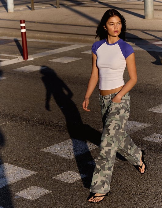 Bershka Straight-Fit-Hose mit Print