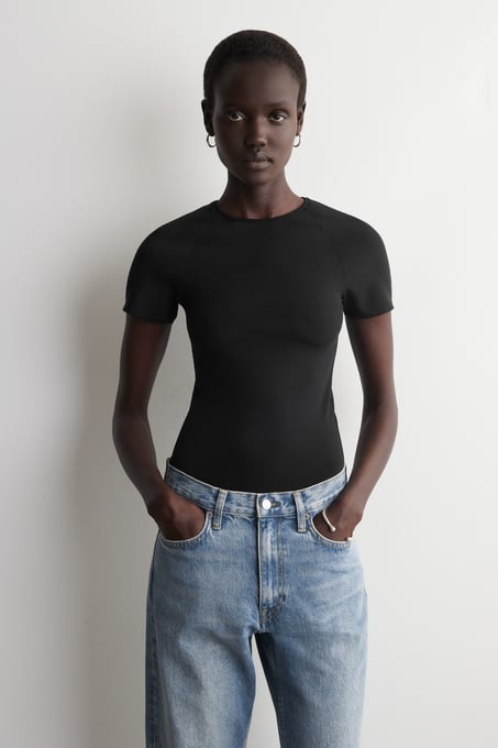 COS T-Shirt aus Interlock-Jersey -  schwarz