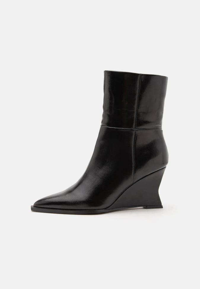 Wedge ankle boots - black