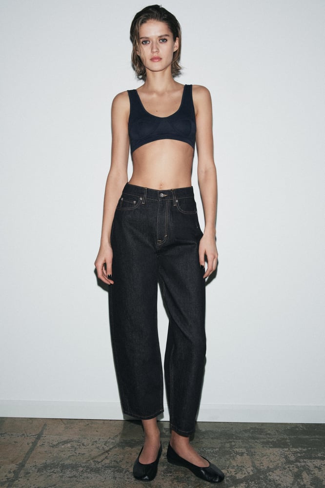 JEANS ZW COLLECTION TAPERED MITTELHOHER BUND by Zara