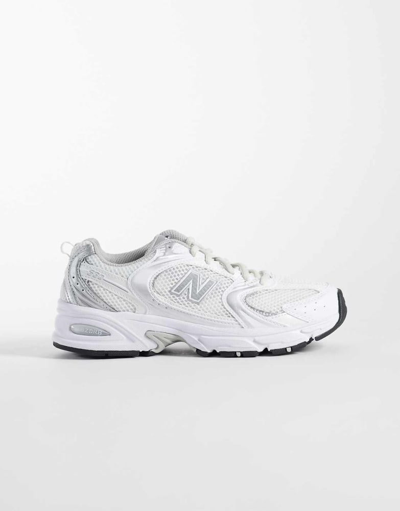 New Balance – 530 – Sneaker in Weiß und Silber