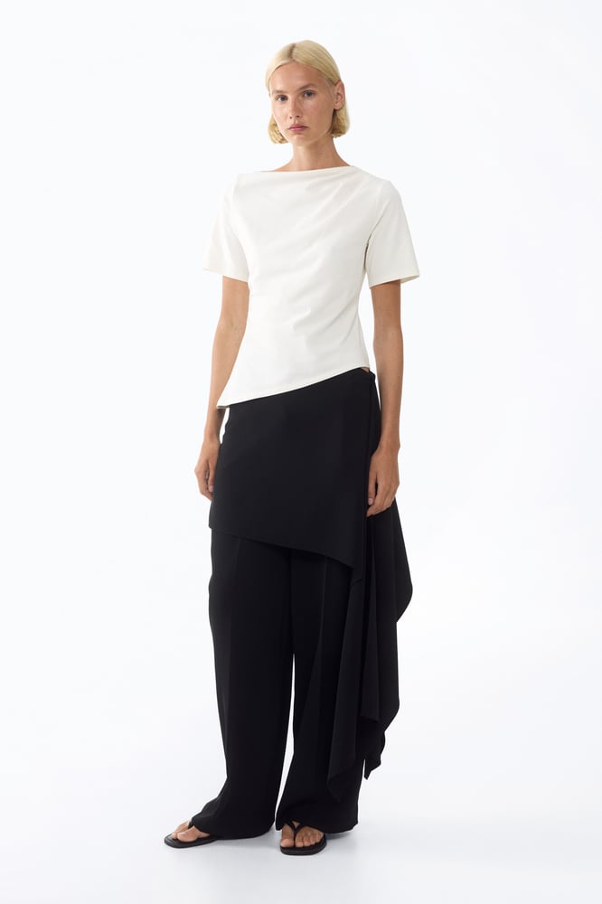 Asymmetrisches Shirt mit Drapierung
