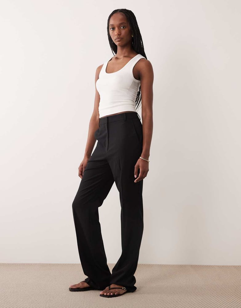 ASOS DESIGN Tall – Elegante, schmal geschnittene Hose in Schwarz mit geradem Schnitt