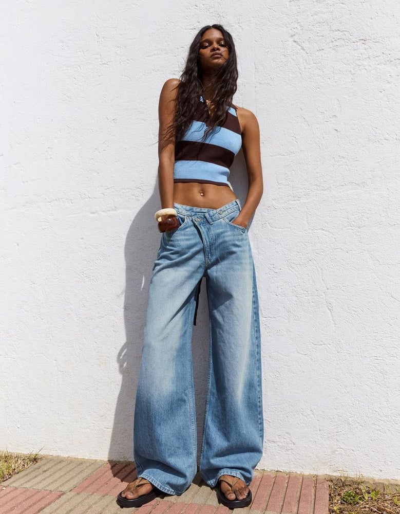 Wide-Leg-Jeans mit überkreuztem Bund