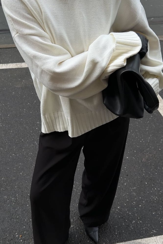 NA-KD Strickpullover mit gefalteten Ärmeln Offwhite