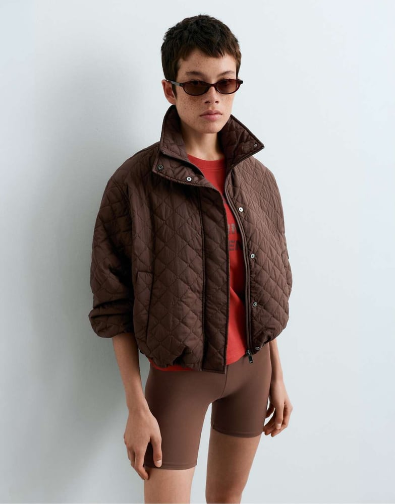 OYSHO Fellex® kurze gepolsterte Jacke in Kakaobraun