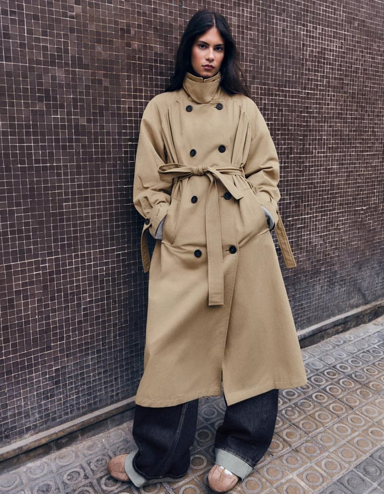 Bershka Langer Trenchcoat mit Raffungen und Gürtel
