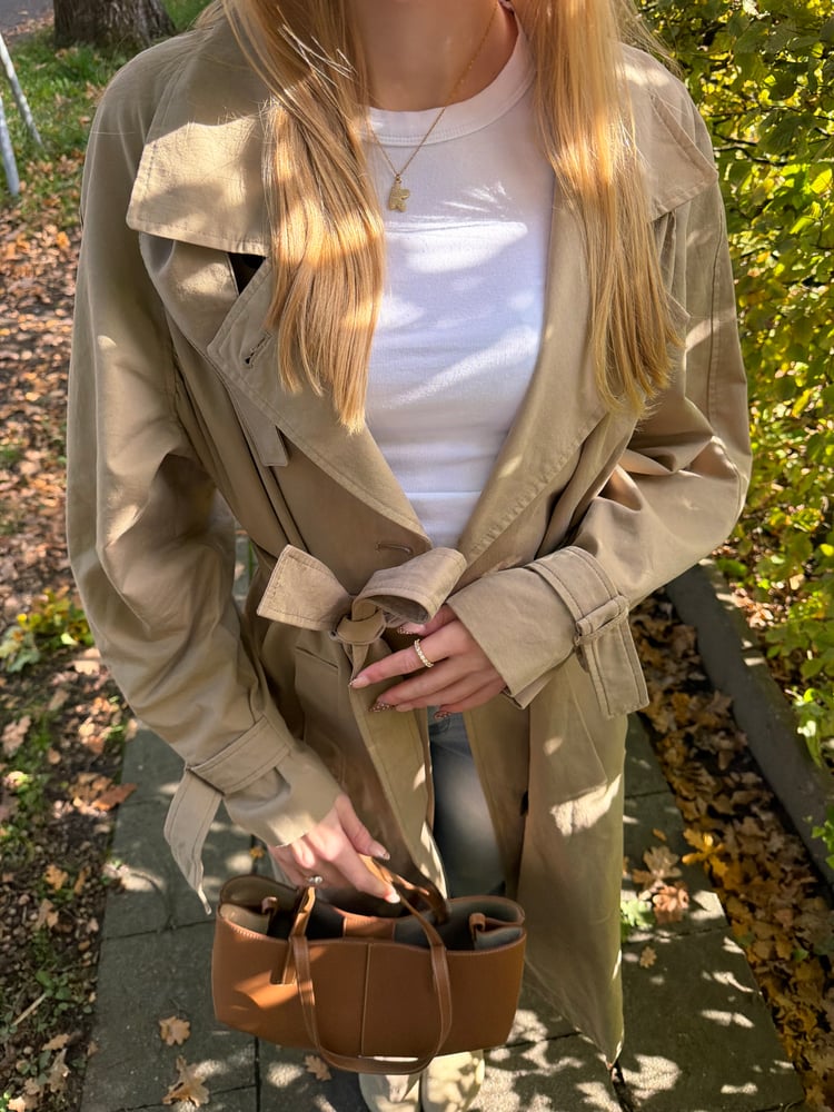 Bershka Langer Trenchcoat mit Raffungen und Gürtel